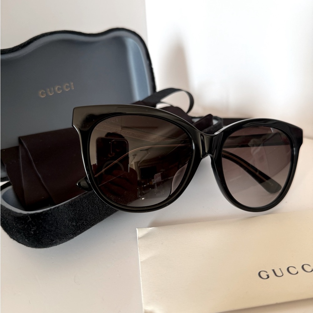 Gucci black cat eye round sunglasses